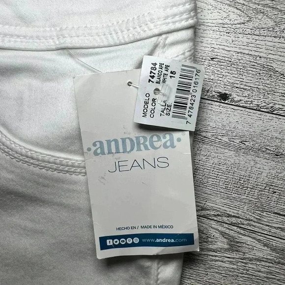 NWT Weekend Andrea Jovine Size 15 Womens Ankle Jeans White Stretch Mid Rise - Picture 5 of 5